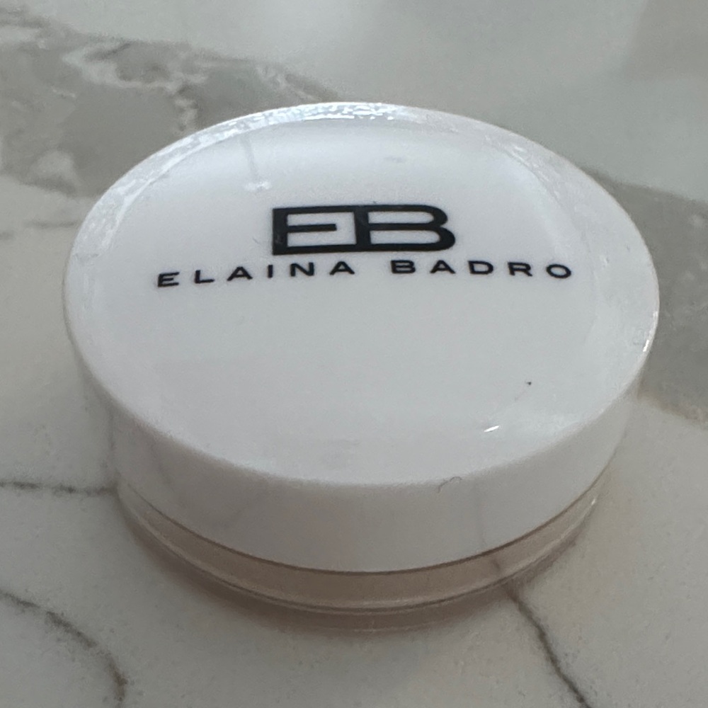 🌸5/$25🌸 Elaina Badro loose powder in medium